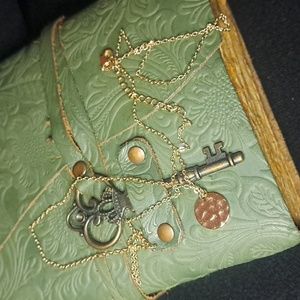 Gold simply necklace